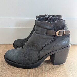 Vagabond heeled booties